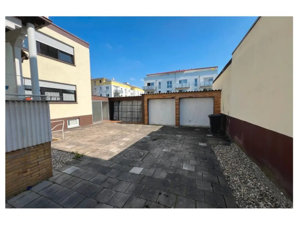 Helle 4 Zimmer Wohnung in Karlsdorf-Neuthard