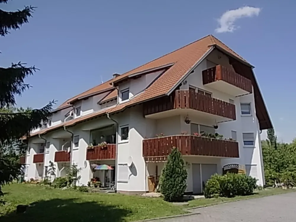 2-Raum-EG-Wg. mit Terrasse und Grünbereich, in Nempitz, ...EBK, Bad mit Fenster und Wanne, Pkw-SP