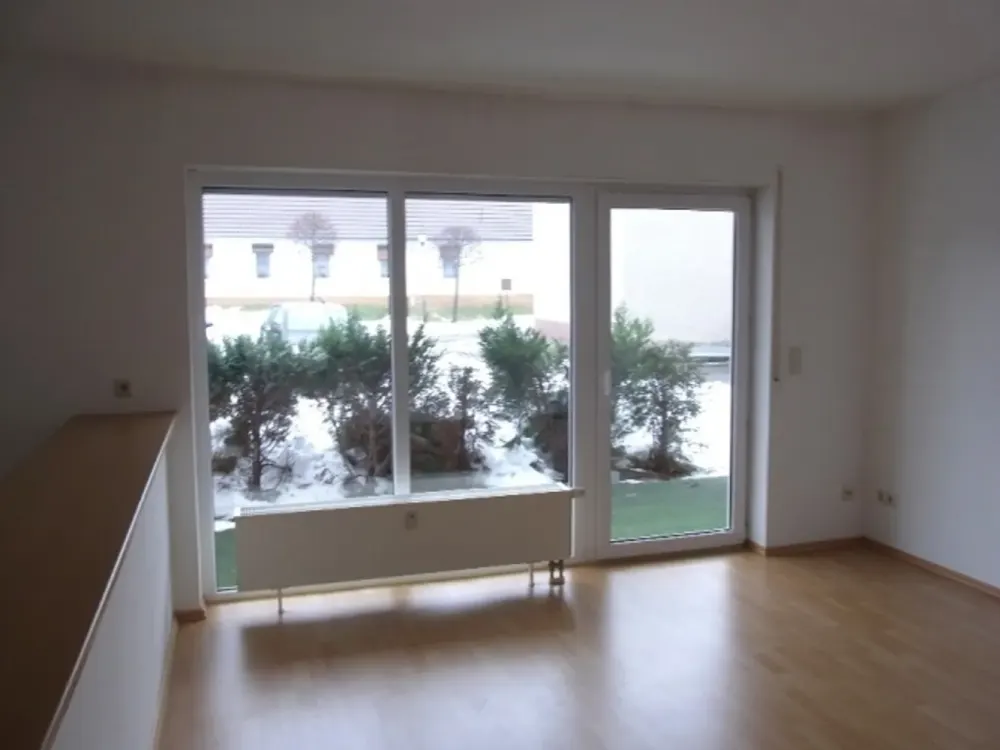 2-Raum-EG-Wg. mit Terrasse und Grünbereich, in Nempitz, ...EBK, Bad mit Fenster und Wanne, Pkw-SP