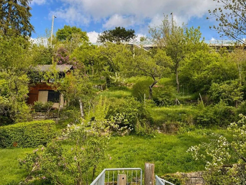 Möblierte 3-Zimmer-Wohnung mit Garten, Garage & Blick auf den Fernsehturm, Stuttgart Süd (01.01.-30.06.2027)