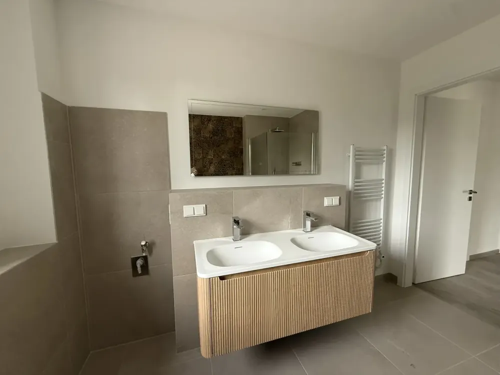 Modern First-Time Occupancy 2-Room Apartment with Small Terrace/Garden, Elevator and Good Layout in DO-Brechten