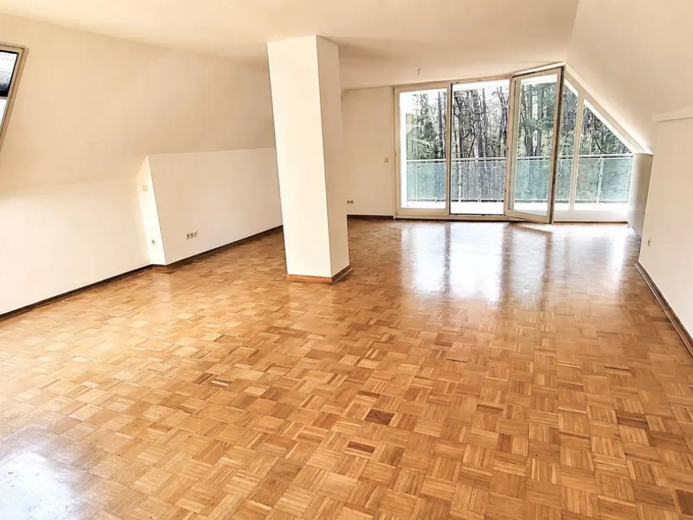 Große sonnige Dachgeschosswohnung - Ruhige Villenlage - Südloggia - ca. 20 Min. zum Hauptbahnhof