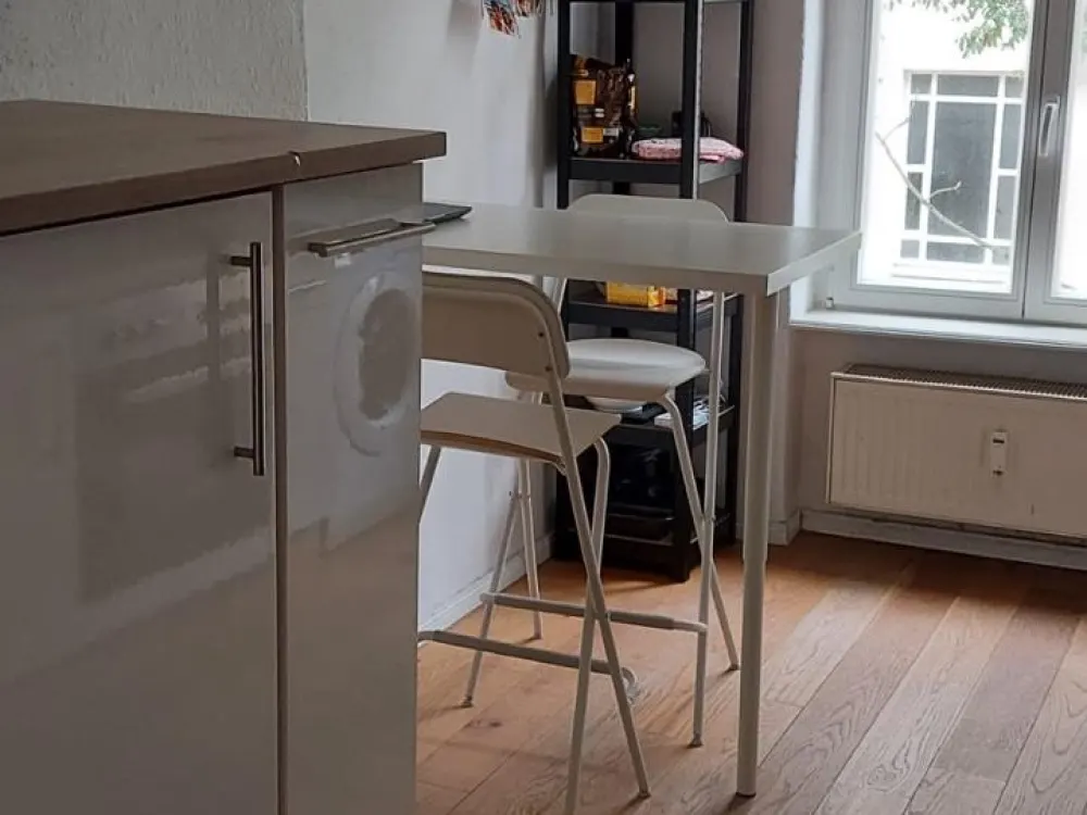 Voll möblierte 1-Zimmer-Wohnung mit Balkon