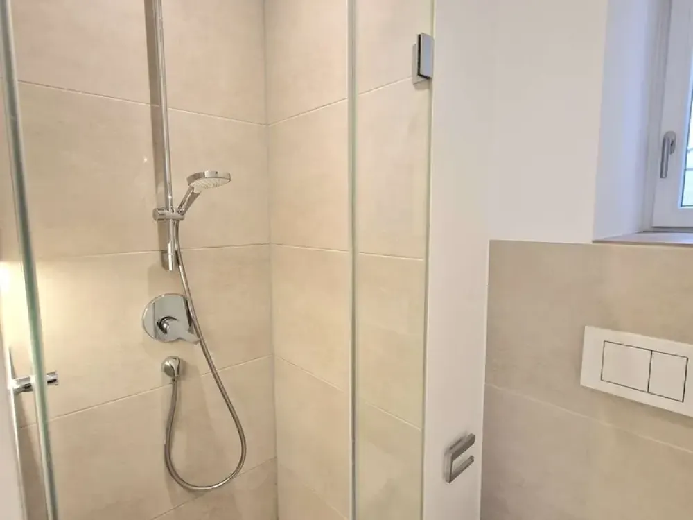 Modernisierter Altbau mit Charakter, 2-Zimmer-Wohnung mit Balkon in Stuttgart-Süd