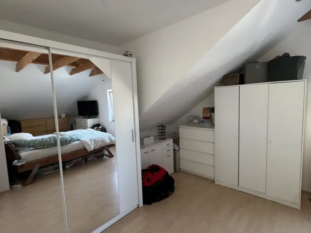Schöne, helle und gemütliche 3-Zimmer Wohnung in 3-Familienhaus in ruhiger Wohngegend in Holweide