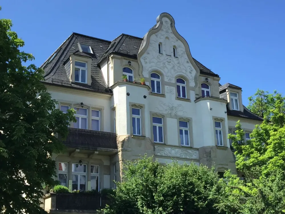 Beautiful 2-Room Apartment with Balcony in Striesen
