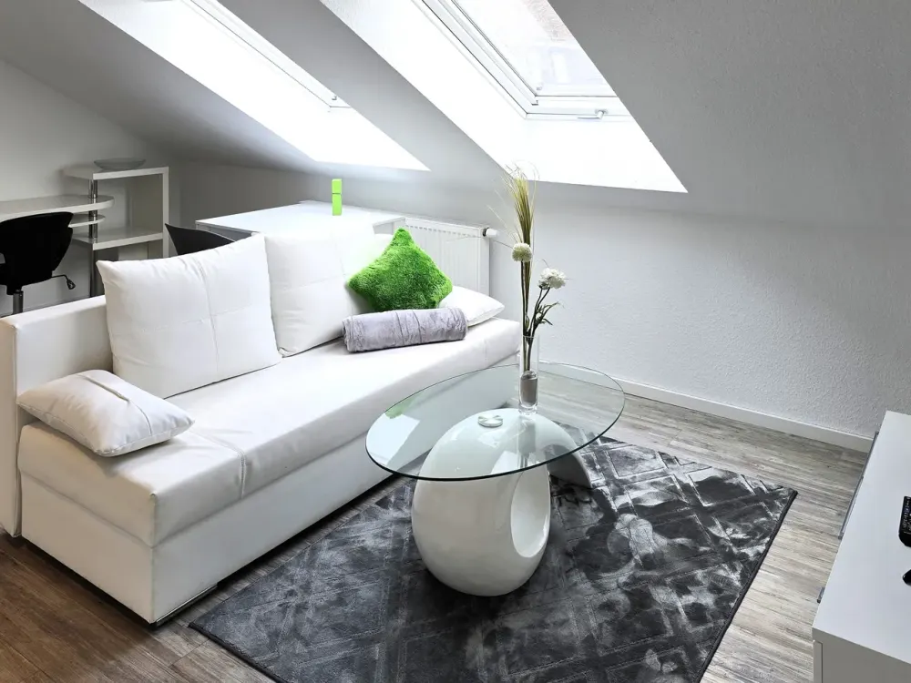 Schönes 2-Zimmer-Apartment mit Balkon, vollständig ausgestattet, zentral Raunheim
