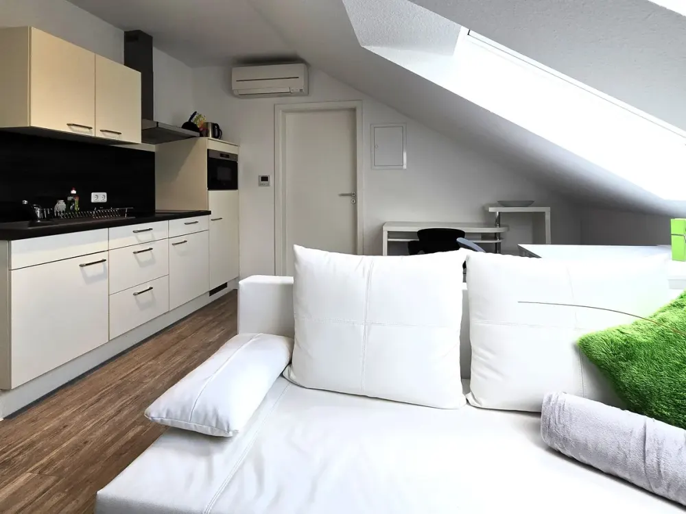 Schönes 2-Zimmer-Apartment mit Balkon, vollständig ausgestattet, zentral Raunheim