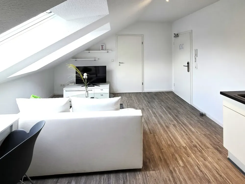 Schönes 2-Zimmer-Apartment mit Balkon, vollständig ausgestattet, zentral Raunheim