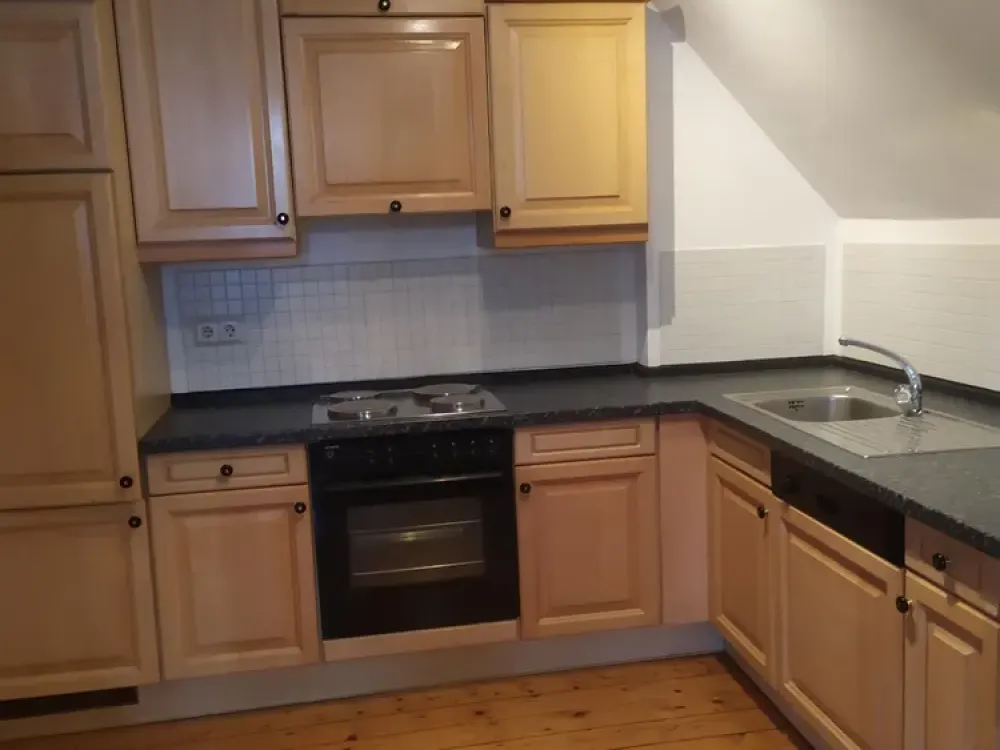 Sparsam teilmöblierte 3-Zimmer-Altbau-Wohnung in Saarbrücken