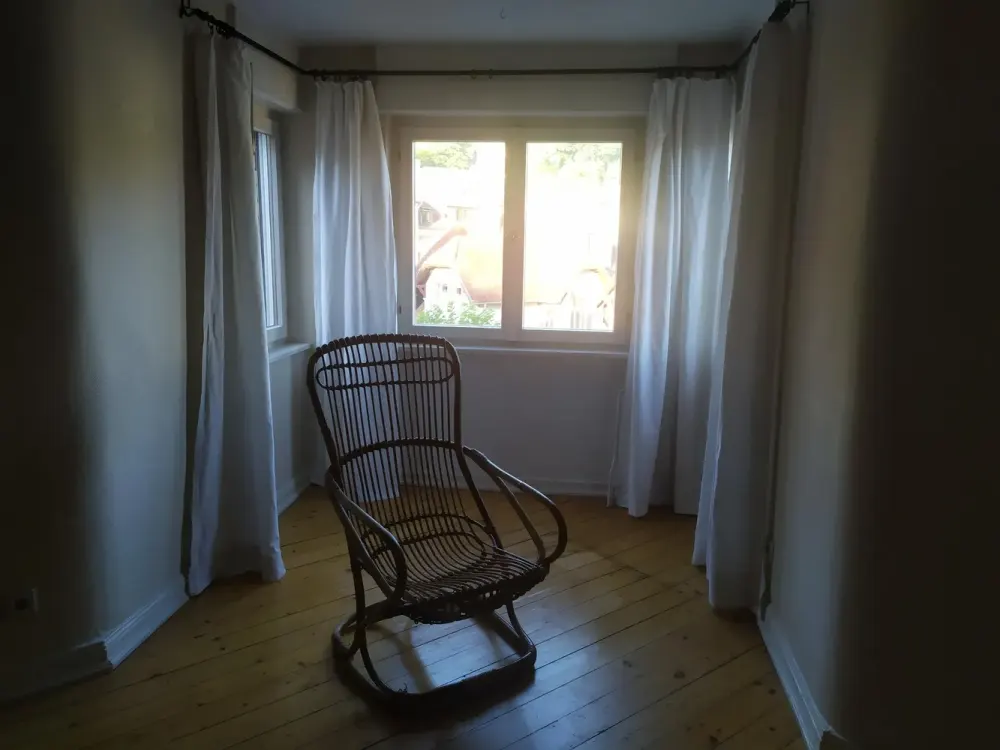 Sparsam teilmöblierte 3-Zimmer-Altbau-Wohnung in Saarbrücken