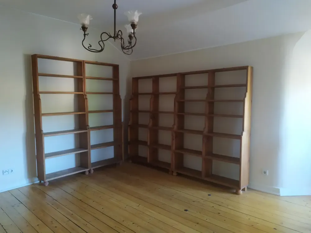 Sparsam teilmöblierte 3-Zimmer-Altbau-Wohnung in Saarbrücken