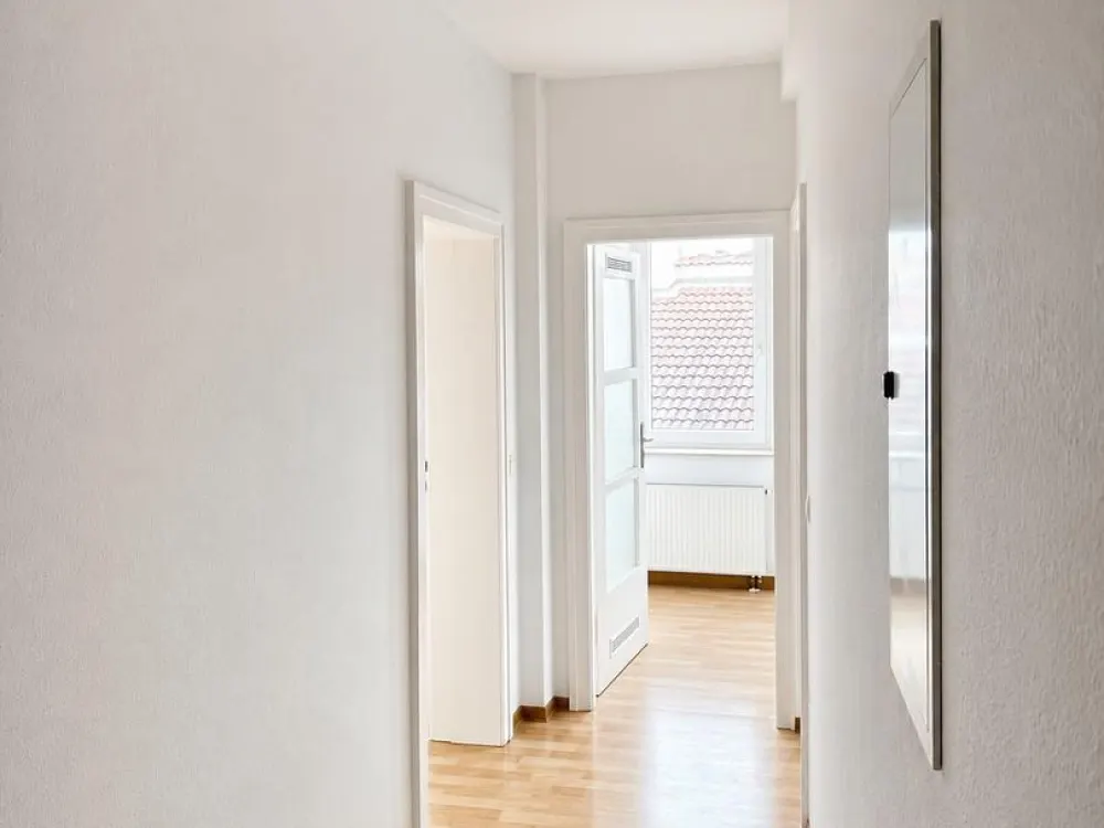 3-room apartment with new fitted kitchen / suitable for shared flat
