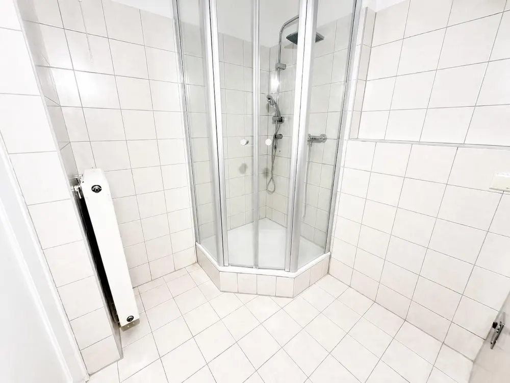 3-room apartment with new fitted kitchen / suitable for shared flat