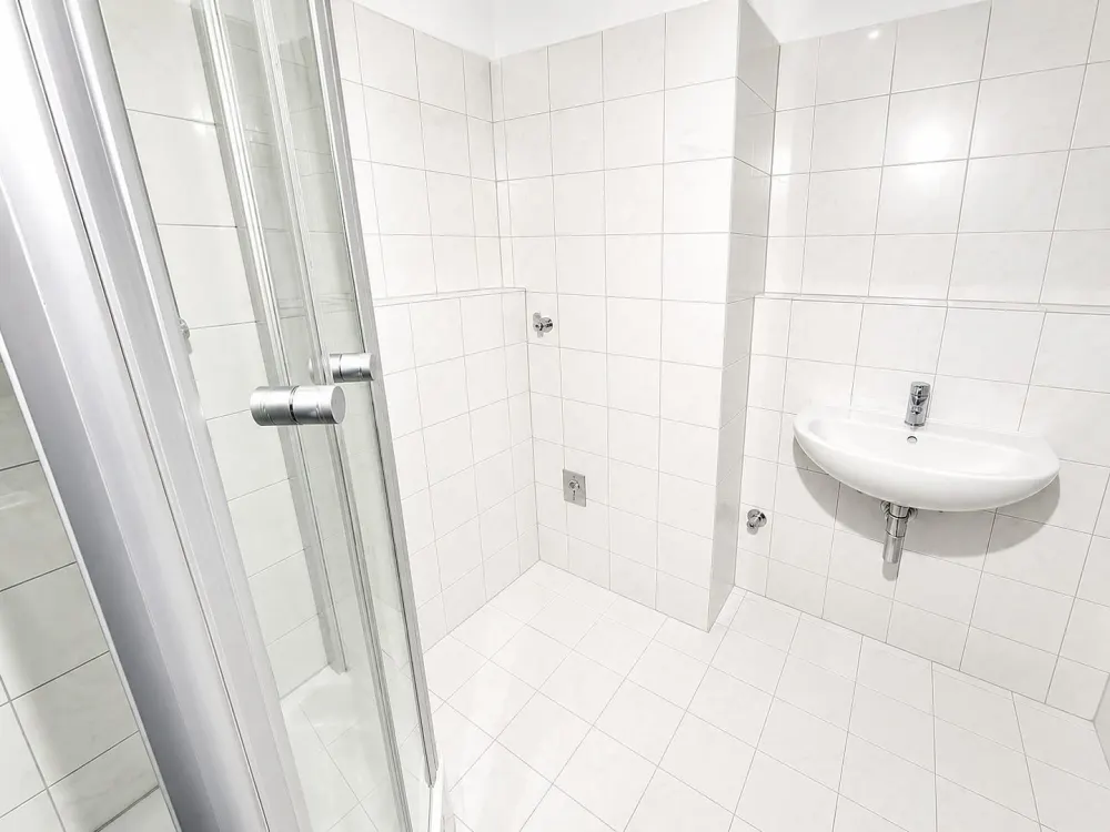 3-room apartment with new fitted kitchen / suitable for shared flat