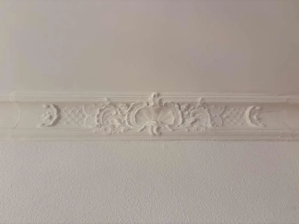 gepflegte 105m²-Wohnung mit Stuck, Wanne, Dusche und Aufzug!
