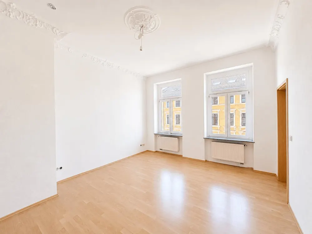 gepflegte 105m²-Wohnung mit Stuck, Wanne, Dusche und Aufzug!