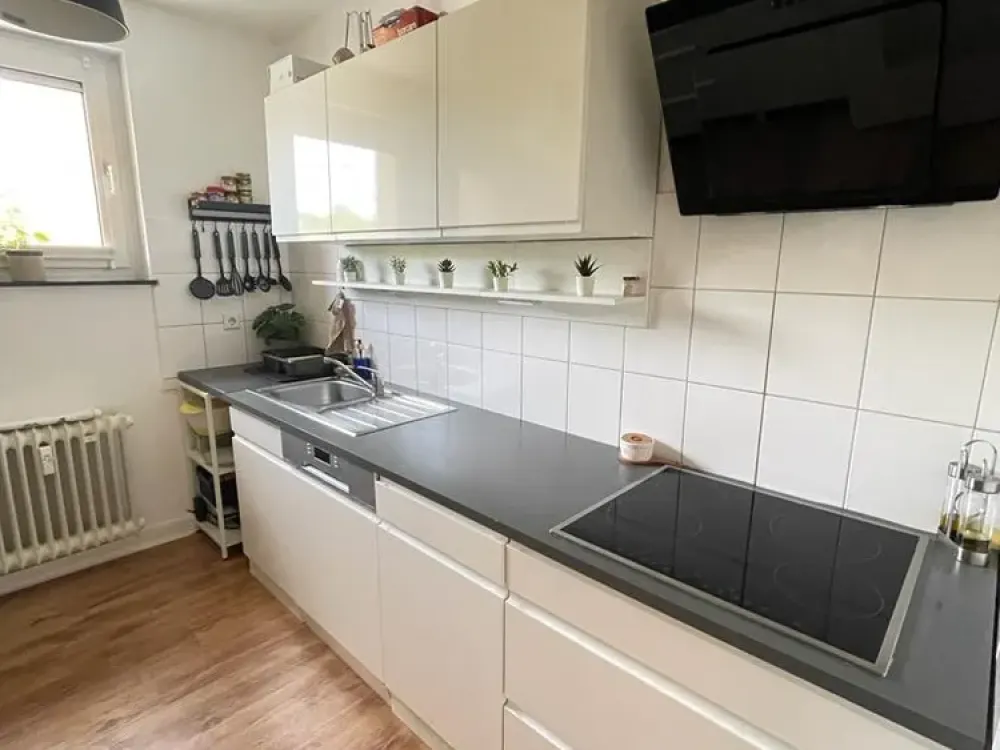 Vollständig renovierte 3-Raum-Wohnung mit Balkon in Rüsselsheim
