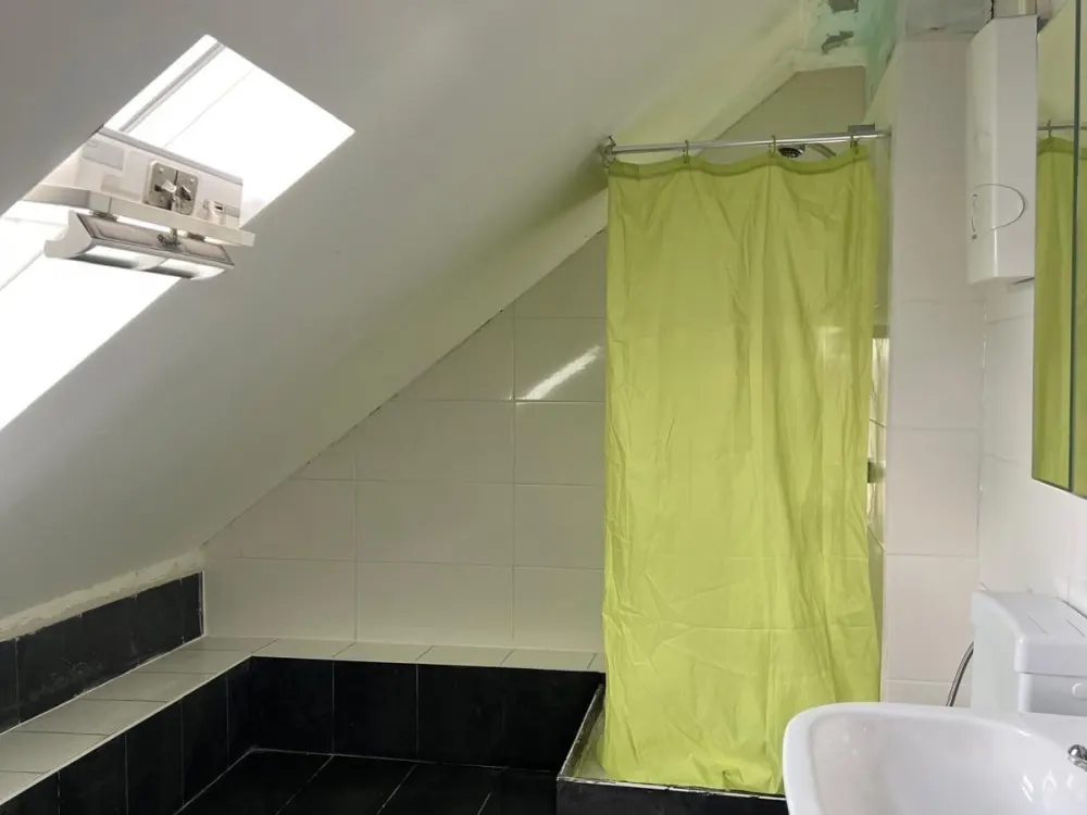 Geräumige Wohnung mit ca. 100 m² Wohnfläche + ca. 60 m² Dachboden