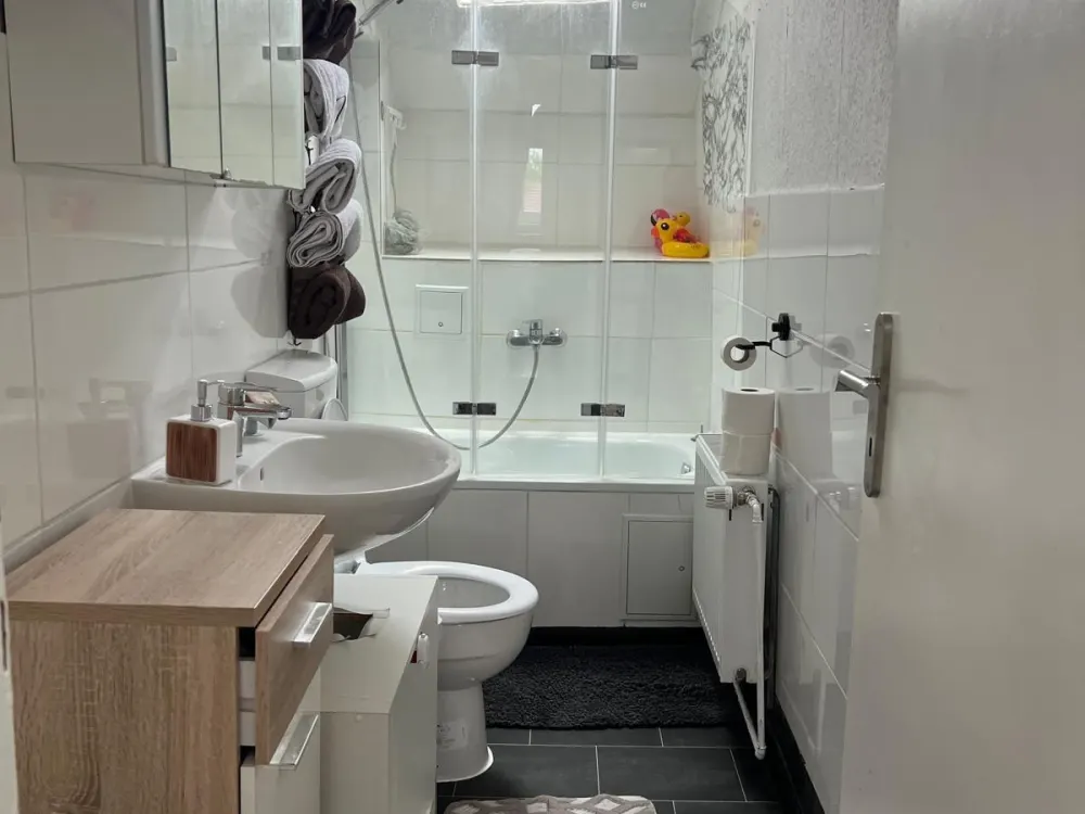 Geräumige Wohnung mit ca. 100 m² Wohnfläche + ca. 60 m² Dachboden