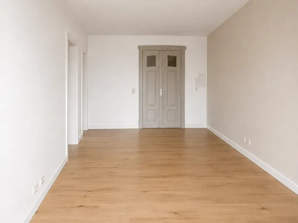Erstbezug nach Modernisierung | 2-Zi.-Wohnung mit Einbauküche, Gästebad und Stellplatz