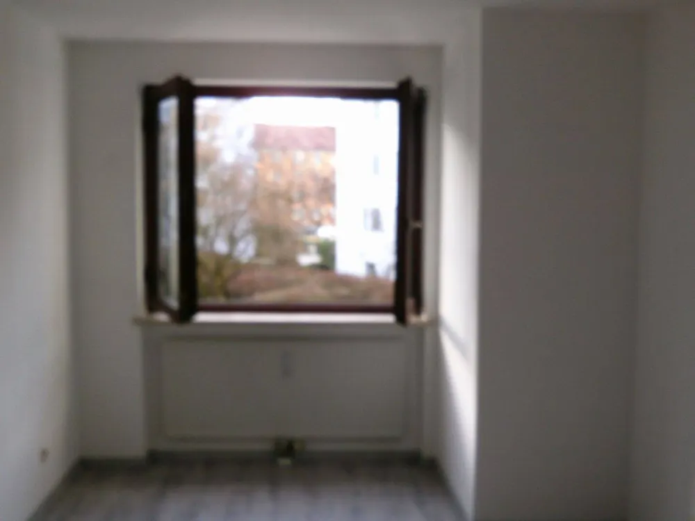 Vermiete 3 Zi-Wohnung neben U-, S,- Trambahn- u. Busanschluss