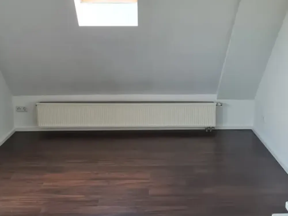 Moderne 3 Zimmer Dachgeschosswohnung DG Wohnung mit Balkon und EBK