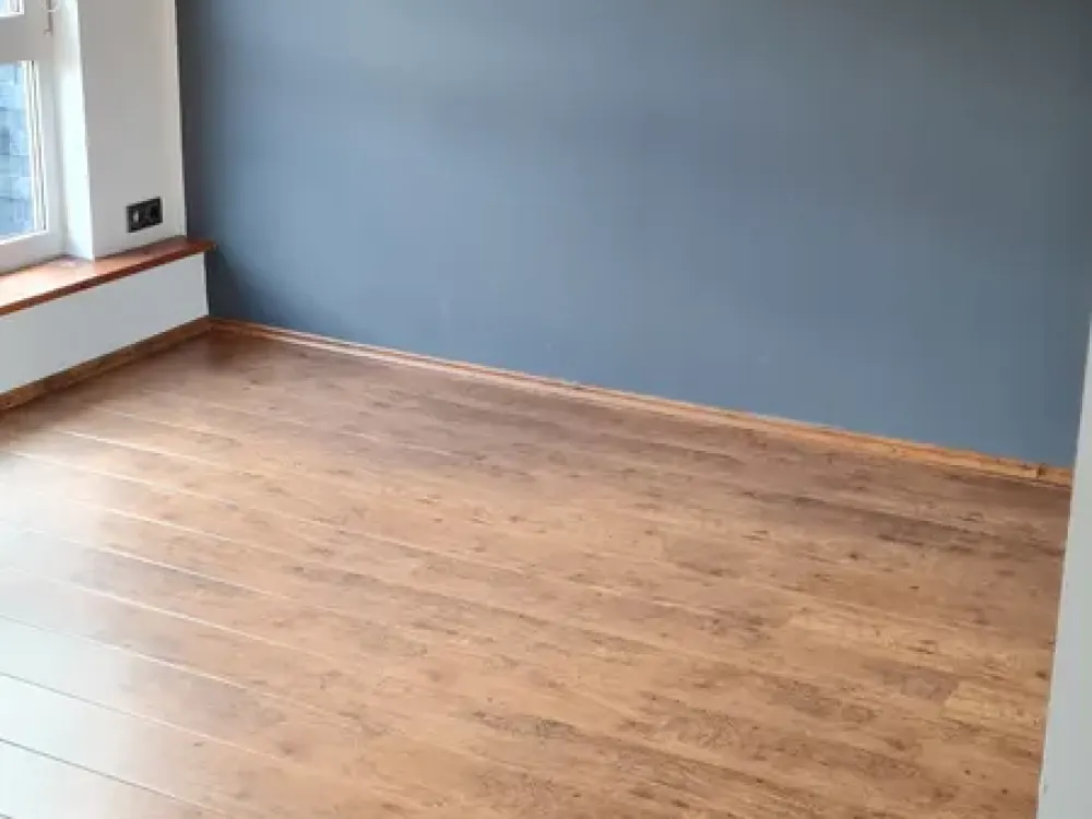 Moderne 3 Zimmer Dachgeschosswohnung DG Wohnung mit Balkon und EBK