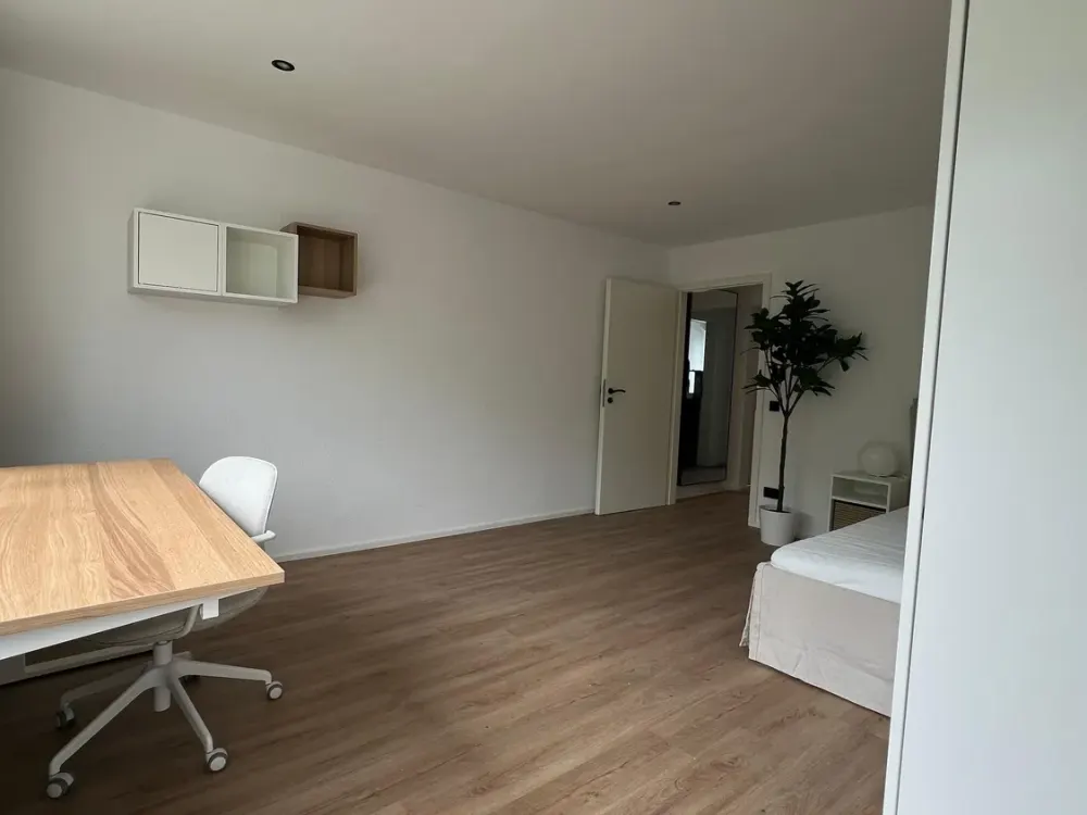 Möbliertes WG-Zimmer - 5er WG in Offenbach am Main