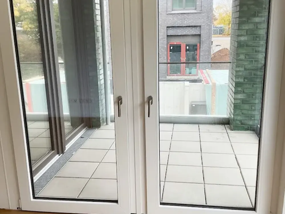 Einziehen und Genießen! Neubauwohnung mit 3 Zimmern, lichtdurchflutet, Loggia, Einbauküche, Aufzug