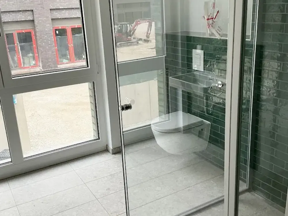 Einziehen und Genießen! Neubauwohnung mit 3 Zimmern, lichtdurchflutet, Loggia, Einbauküche, Aufzug