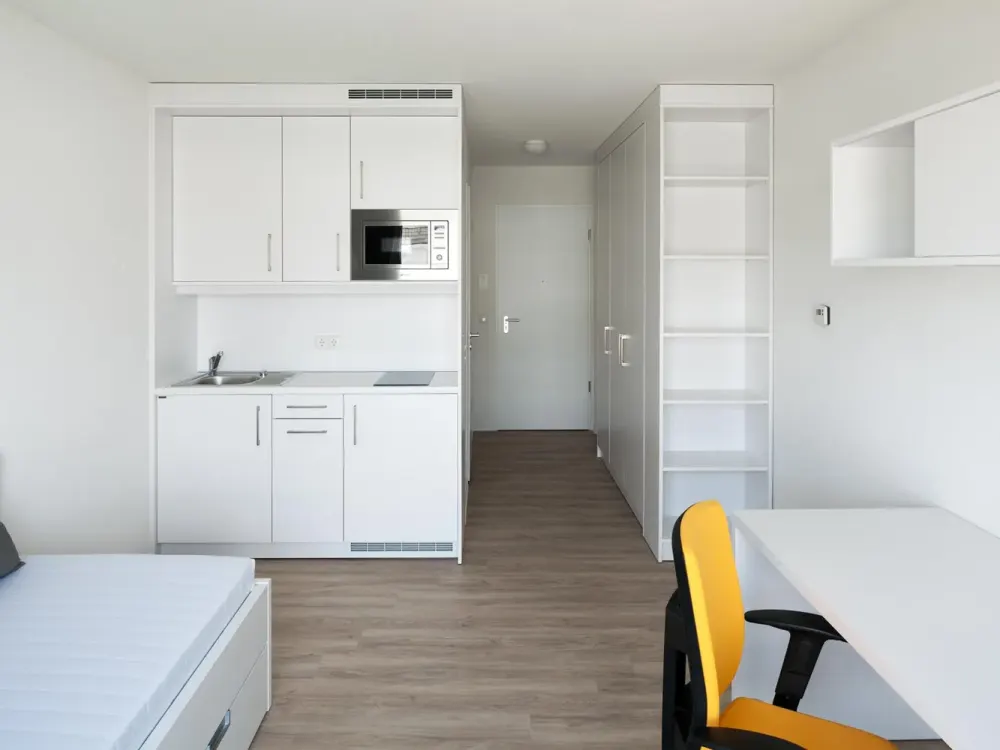 Beautiful Fully Furnished Apartment All-Inclusive Living Near Europaviertel