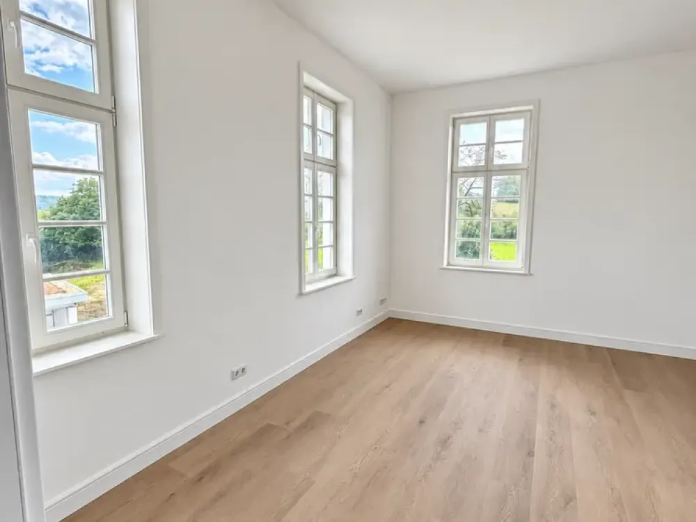 Historisches ‚Rotes Haus‘: Einzigartiges Wohnen auf 300 m² im Denkkmal - optional mit Pferdehaltung