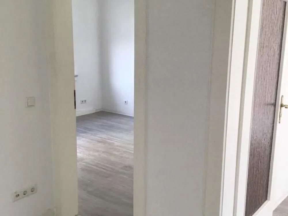 Renovated, Cozy 2.5-Room Apartment: Move-in Possible Immediately