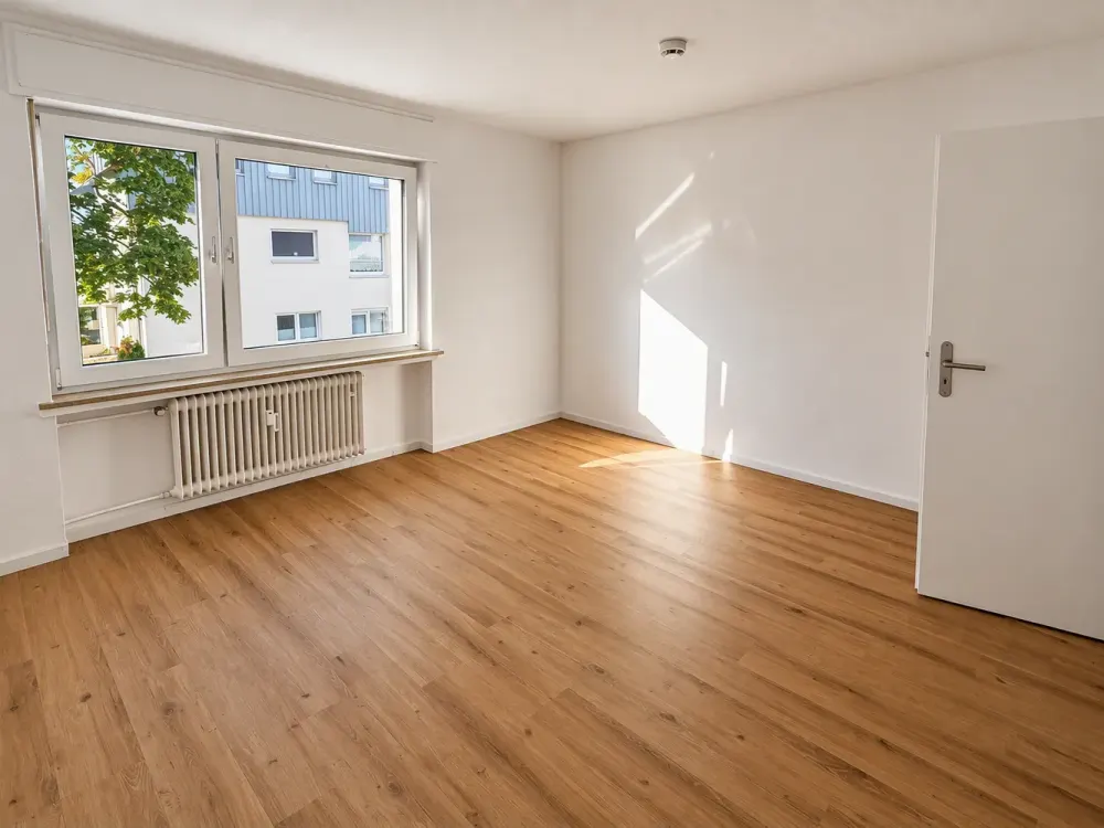 Wunderschöne frisch renovierte 4 Zimmer Wohnung mit Elektrischer Garage und Balkon in Paderborn