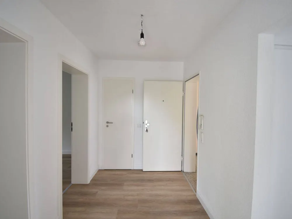 Idealer Grundriss! Renovierte 3-Zimmer-Whg mit Balkon & Garage