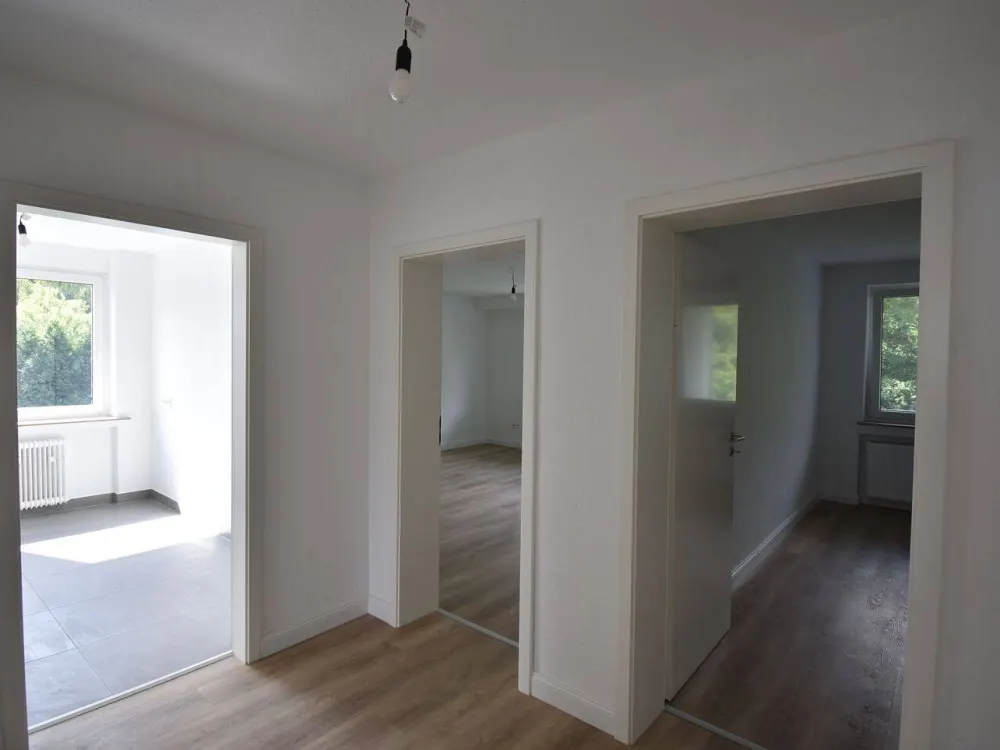 Idealer Grundriss! Renovierte 3-Zimmer-Whg mit Balkon & Garage