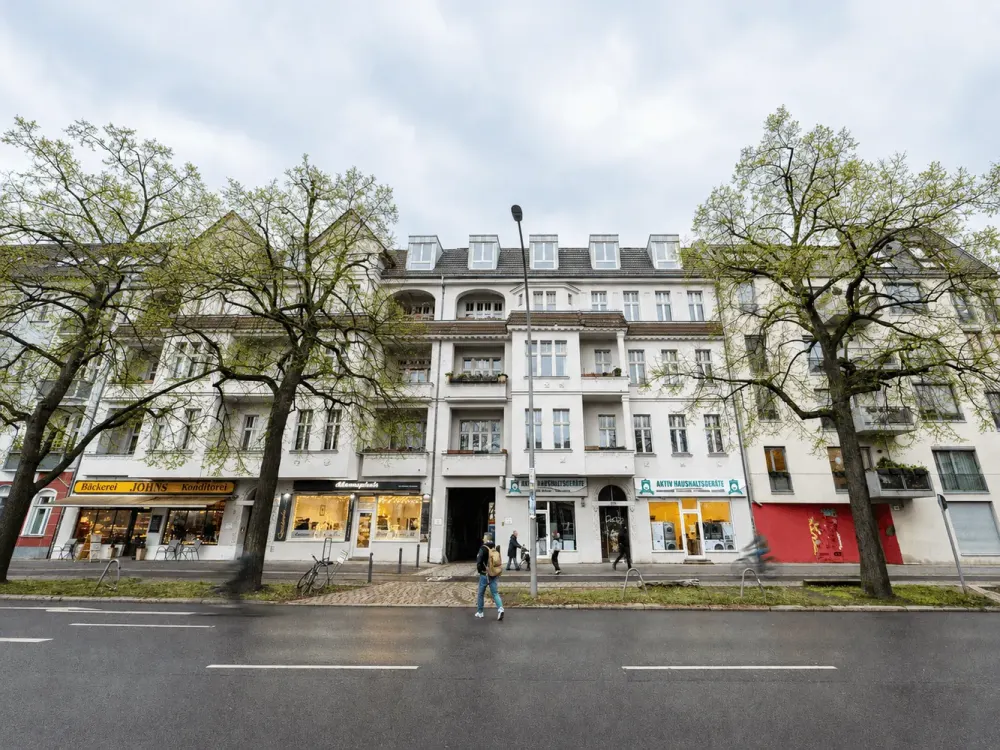 Tolle Wohnung mit Einbauküche, Fußbodenheizung und Klimaanlage