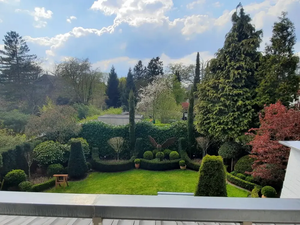 Exclusive Light-Flooded 3-Room Suburban Apartment in Thielenbruch