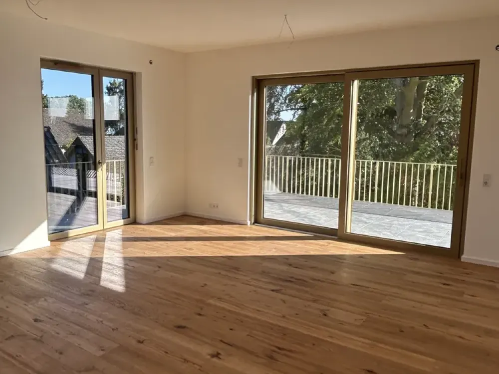 Exclusive 4-Room Penthouse with Roof Terrace at Misburger Forest