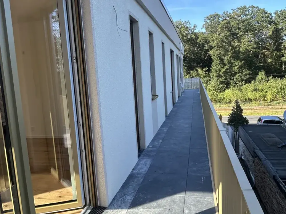 Exclusive 4-Room Penthouse with Roof Terrace at Misburger Forest