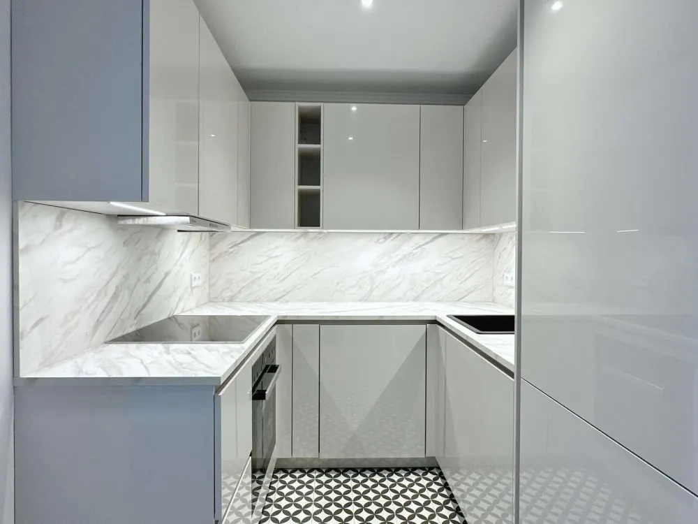 Hochwertig sanierte 1,5-Zimmer-Wohnung mit exklusiver Einbauküche & Balkon