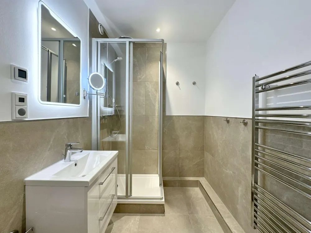 Hochwertig sanierte 1,5-Zimmer-Wohnung mit exklusiver Einbauküche & Balkon