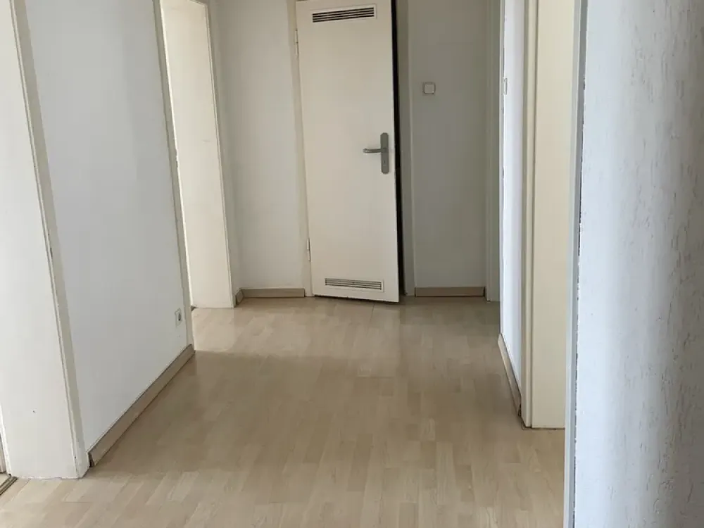 Zentral gelegene 3- Zimmerwohnung im 3. OG. mit Balkon