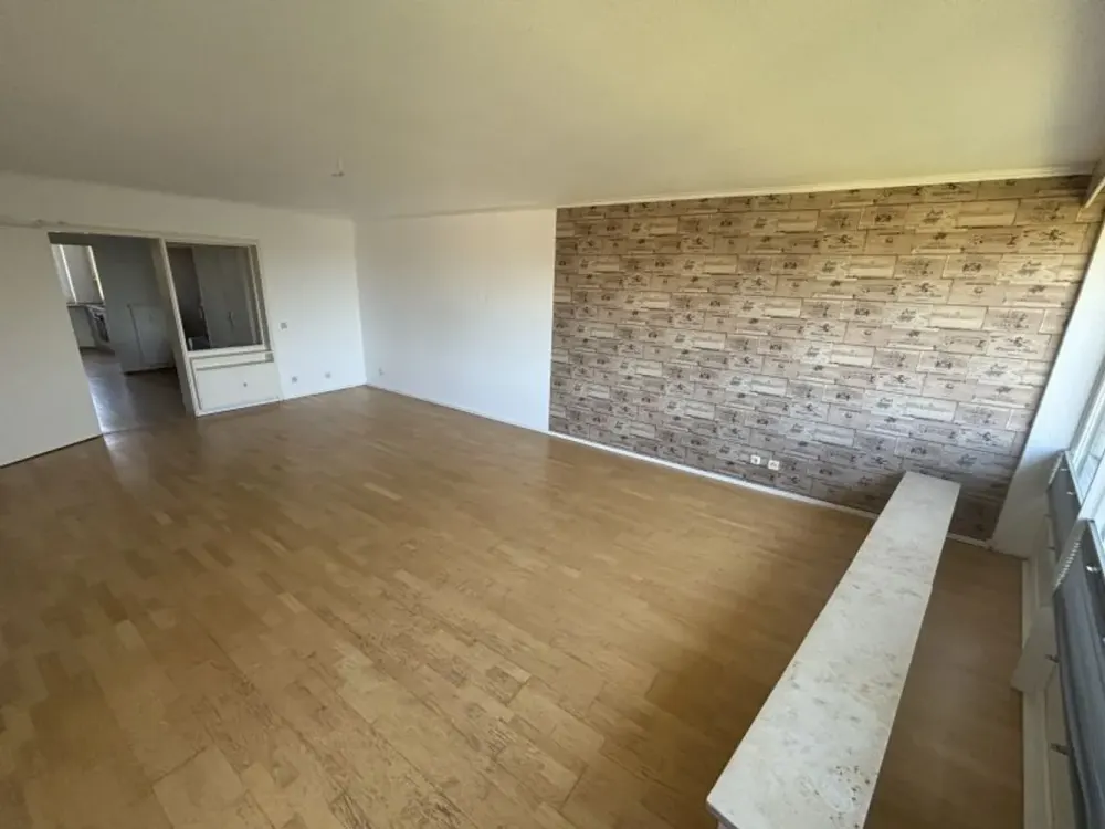 4-Zimmer-Wohnung mit großem Balkon, ideal für Paare, kleine Familien und Homeoffe