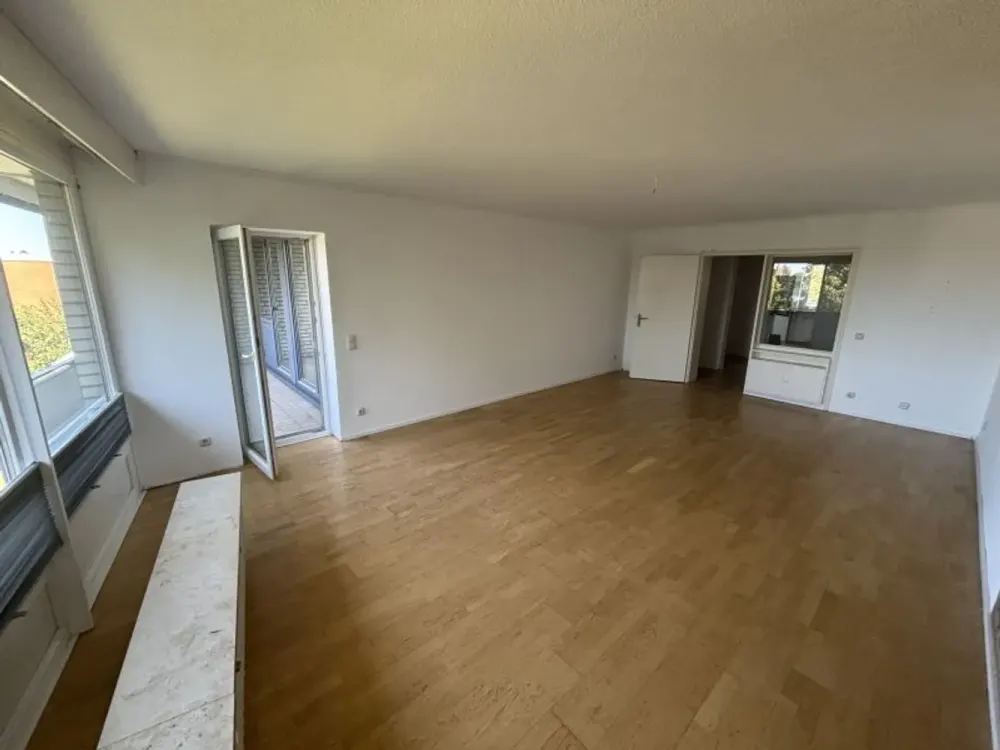 4-Zimmer-Wohnung mit großem Balkon, ideal für Paare, kleine Familien und Homeoffe