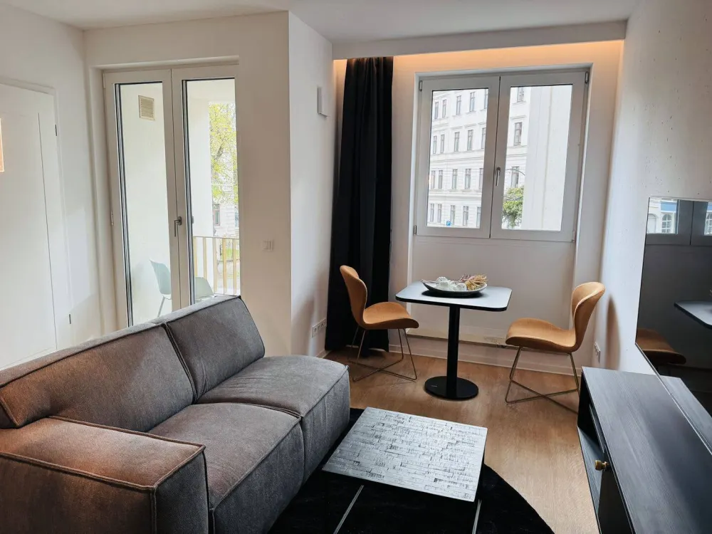 ***LUXURIÖSES WOHNEN IN MÖBLIERTEN APARTMENTS~LOGGIA~STELLPLATZ***