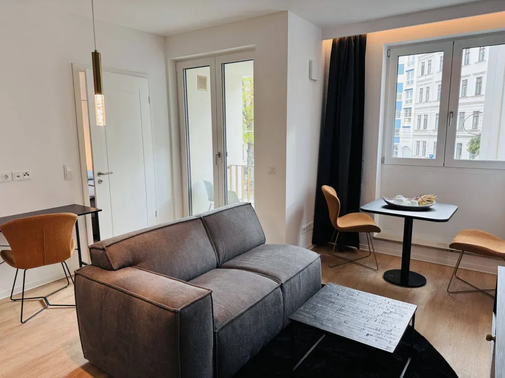 ***LUXURIÖSES WOHNEN IN MÖBLIERTEN APARTMENTS~LOGGIA~STELLPLATZ***