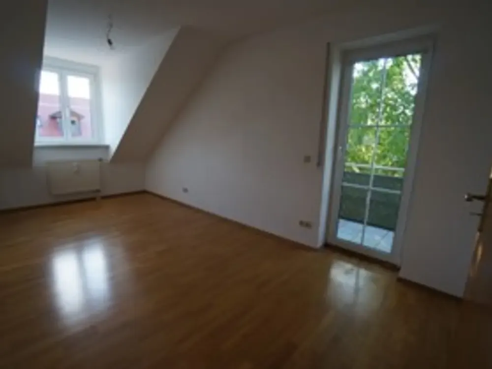 Ruhig und zentral: DG in Kirchheim, Ortsteil Heimstetten