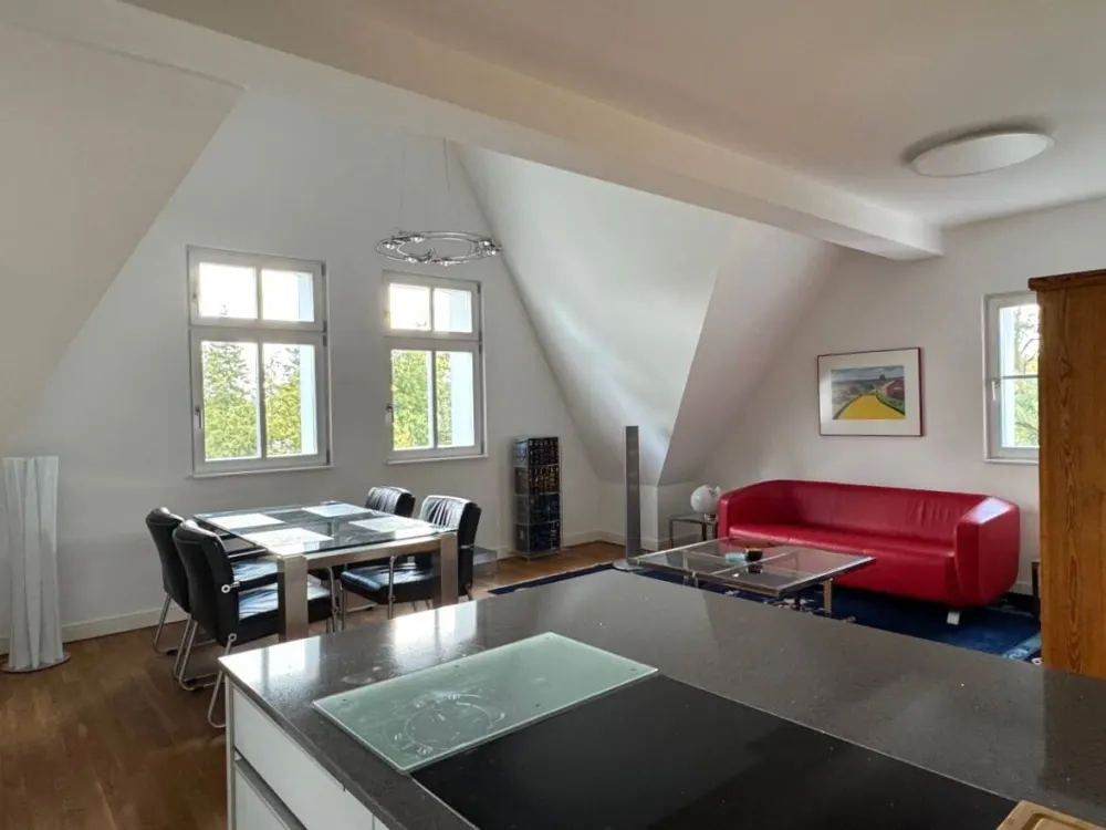 Möblierte Maisonette-Wohnung mit großer Dachterrasse!!!
